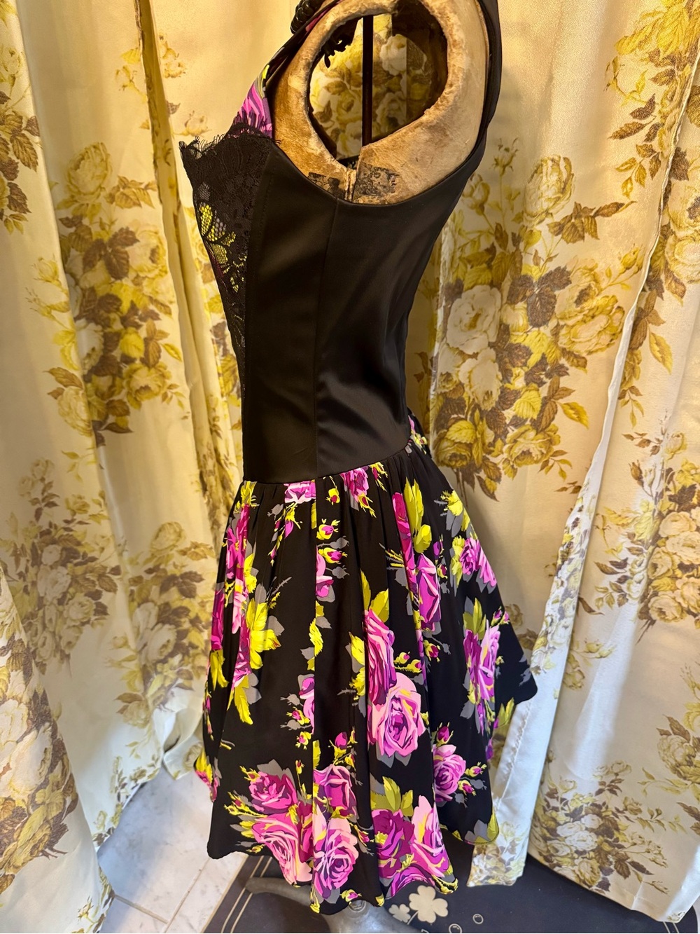 Betsey Johnson - Vintage Black Floral Lace Corset Dress in Pink & Lime - Picture 3 of 7